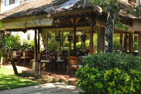 Hotel The Sari Beach